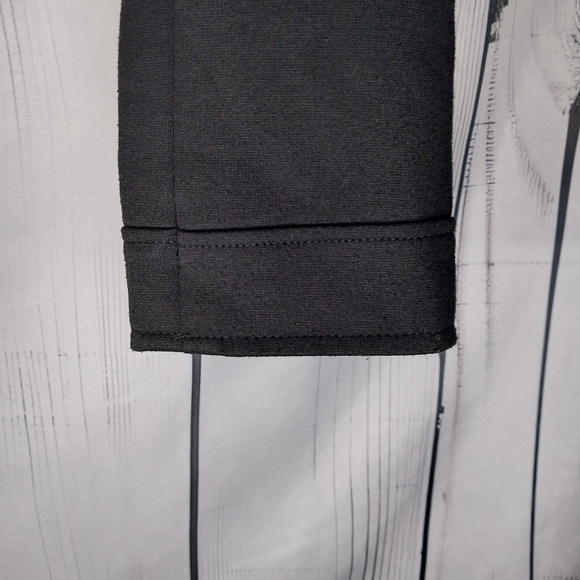 Jules & Lepold Black Cropped Asymetrical Full Zip Jacket - Picture 4 of 10